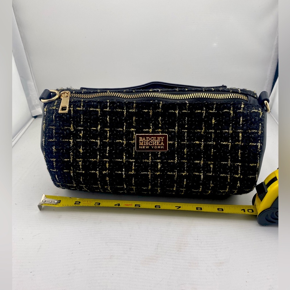 Badgley Mischka NY black gold tweed barrel clutch purse bag accessory